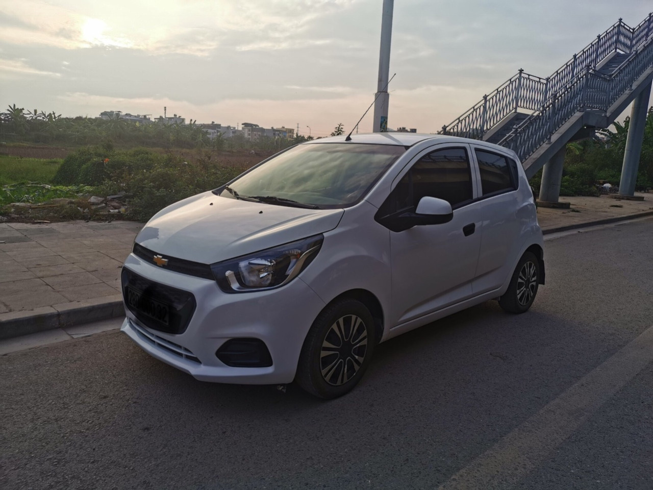 Xe Chevrolet Spark Van 12MT 2018  Trắng